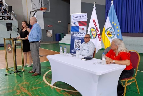 La SEPRESAC, efectuó recientemente, una nueva jornada del Programa Nacional de Alfabetización Constitucional, esta vez, la desarrolló en el Colegio Abel Bravo de Colón, reafirmando de esta manera, su compromiso con la educación cívica y el empoderamiento ciudadano de la juventud colonense.