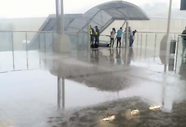 Metro suspende el servicio en la línea 1 por rayo.