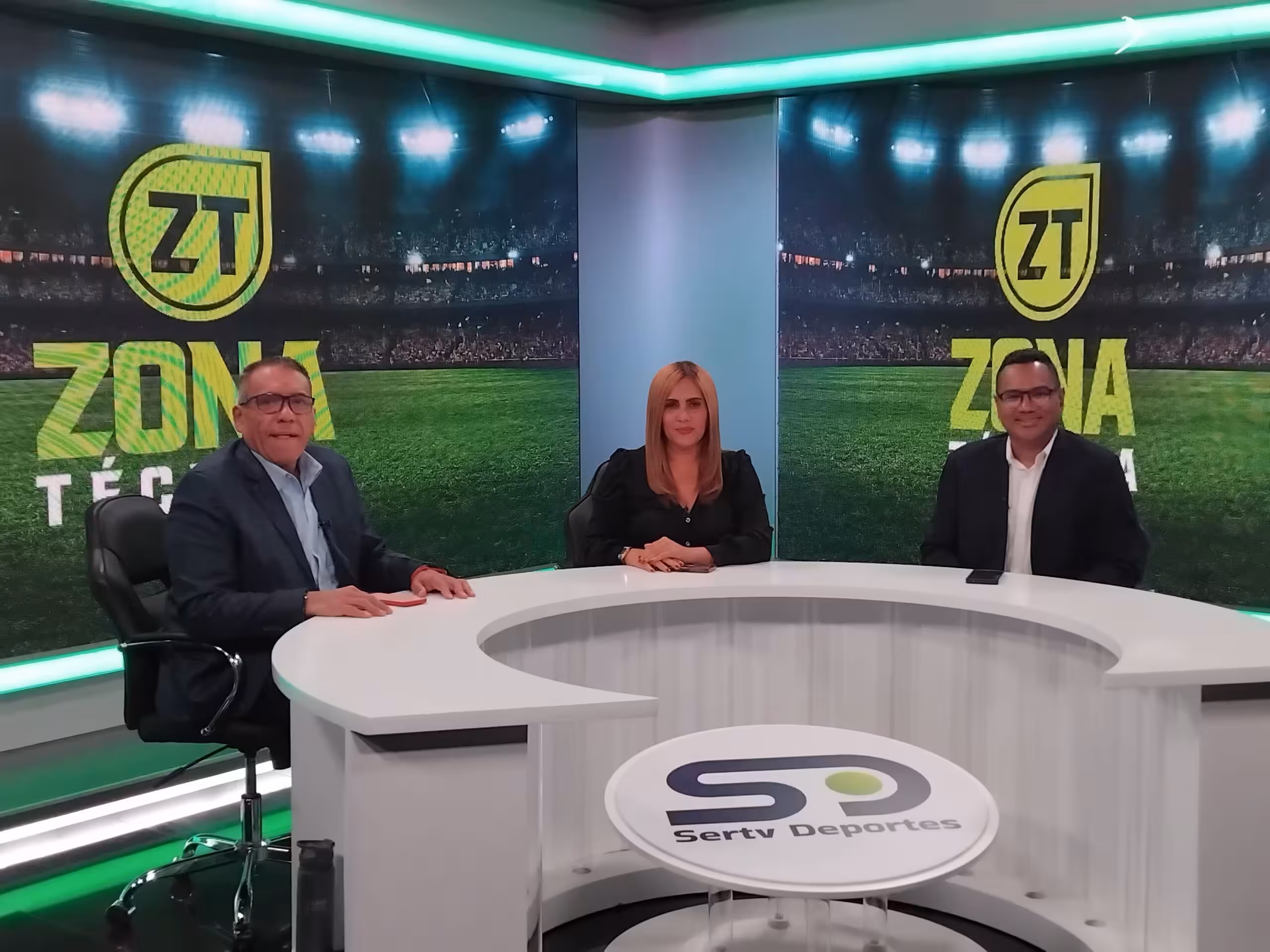 panelistas de Zona técnica en acción hablando del fútbol nacional e internacional.