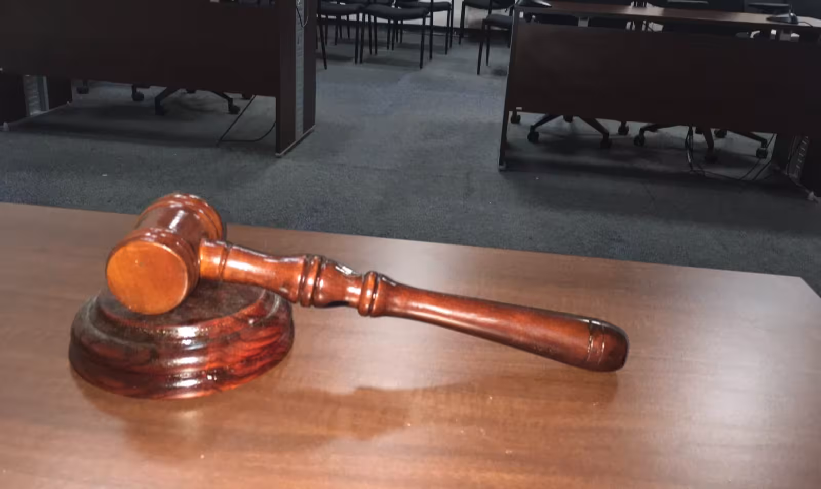 Mulino crítica decisiones judiciales.