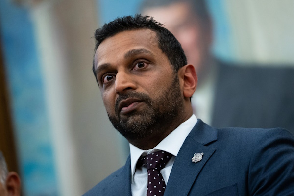 El director del FBI, Kash Patel, informó este viernes de que la oficina frustró un “posible atentado terrorista” durante el fin de semana de Halloween en el estado de Míchigan y detuvo a varios sospechosos.