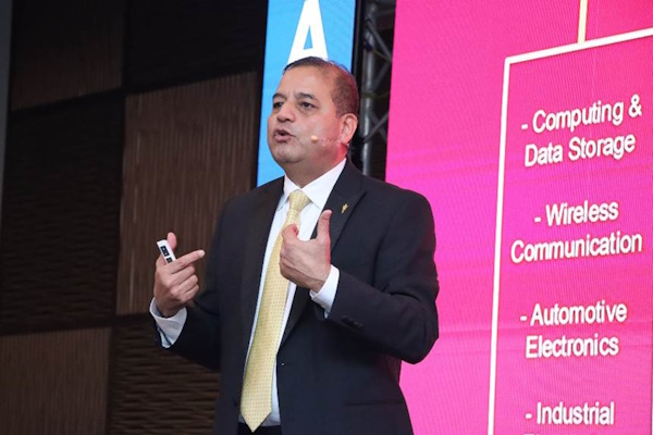 El Dr. Darío Solís Caballero, es el nuevo Comisionado Nacional de la Industria de Microelectrónica y Semiconductores de Panamá, informó el doctor Eduardo Ortega Barría, secretario nacional de la SENACYT.