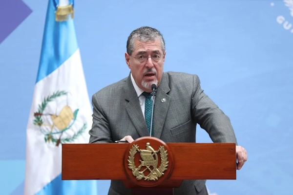 El Ministerio Público (Fiscalía) de Guatemala lanzó un nuevo intento de retirar la inmunidad del presidente del país centroamericano, Bernardo Arévalo de León, esta vez por la fuga de veinte reos de una prisión.