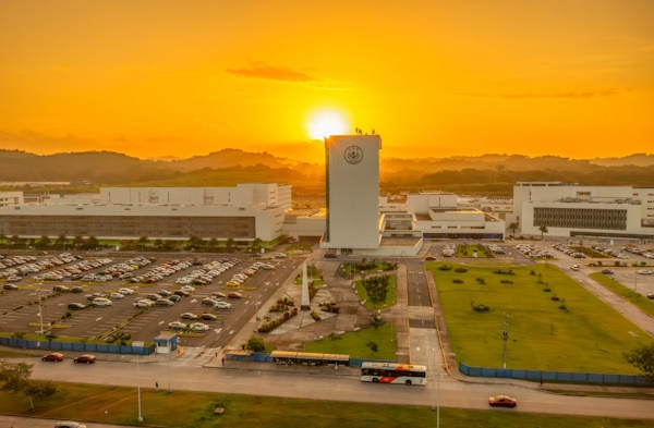La CSS de Panamá estrena novedoso sistema robótico para el tratamiento del cáncer prostático con una nueva tecnología de ultrasonido de alta intensidad. Serán seis los pacientes beneficiados.