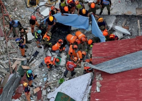 Las tareas de ayuda humanitaria sigue en el norte de la isla filipina de Cebú, tras el terremoto que ocurrió y dejó al menos 68 fallecidos y 366.000 afectados, mientras se dan réplicas que agitan la región.