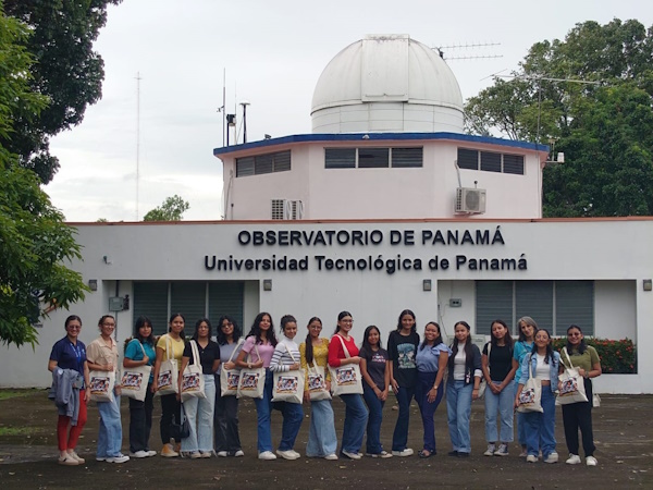 En Panamá, SENACYT realiza jornadas educativas del proyecto ShakthiSAT, para inspirar a jóvenes para que se transformen en futuras líderes de misiones espaciales.