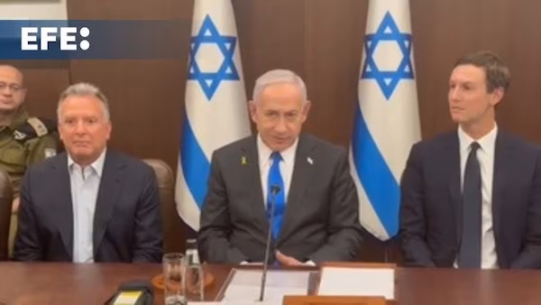 El Gobierno de Israel, reunido con el primer ministro, Benjamín Netanyahu, aprobó el acuerdo inicial de paz con Hamás, que conlleva la liberación de todos los rehenes israelíes, un alto el fuego y la retirada parcial de Gaza del Ejército de Israel.