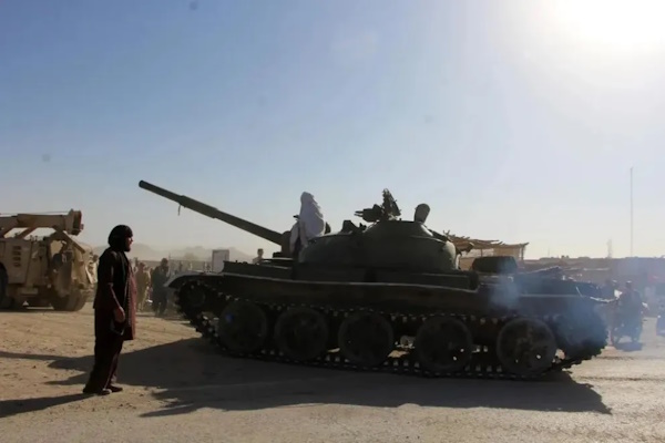 El Gobierno de Pakistán y el régimen talibán de Afganistán acordaron un alto el fuego temporal de 48 horas, tras varios días de combates en la frontera entre ambos países que han dejado decenas de muertos.