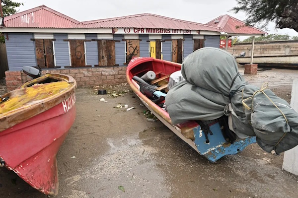 Los efectos del huracán Melissa, de categoría 5, golpean ya Jamaica con vientos catastróficos y lluvias torrenciales y se prevé que toque tierra en esta isla en las “próximas horas” manteniendo su intensidad extrema.