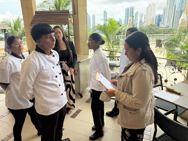 Para garantizar la equiparación de oportunidades dentro de una educación inclusiva y reforzar su formación para la vida, los estudiantes del CEVE del IPHE, inician su práctica profesional 2025