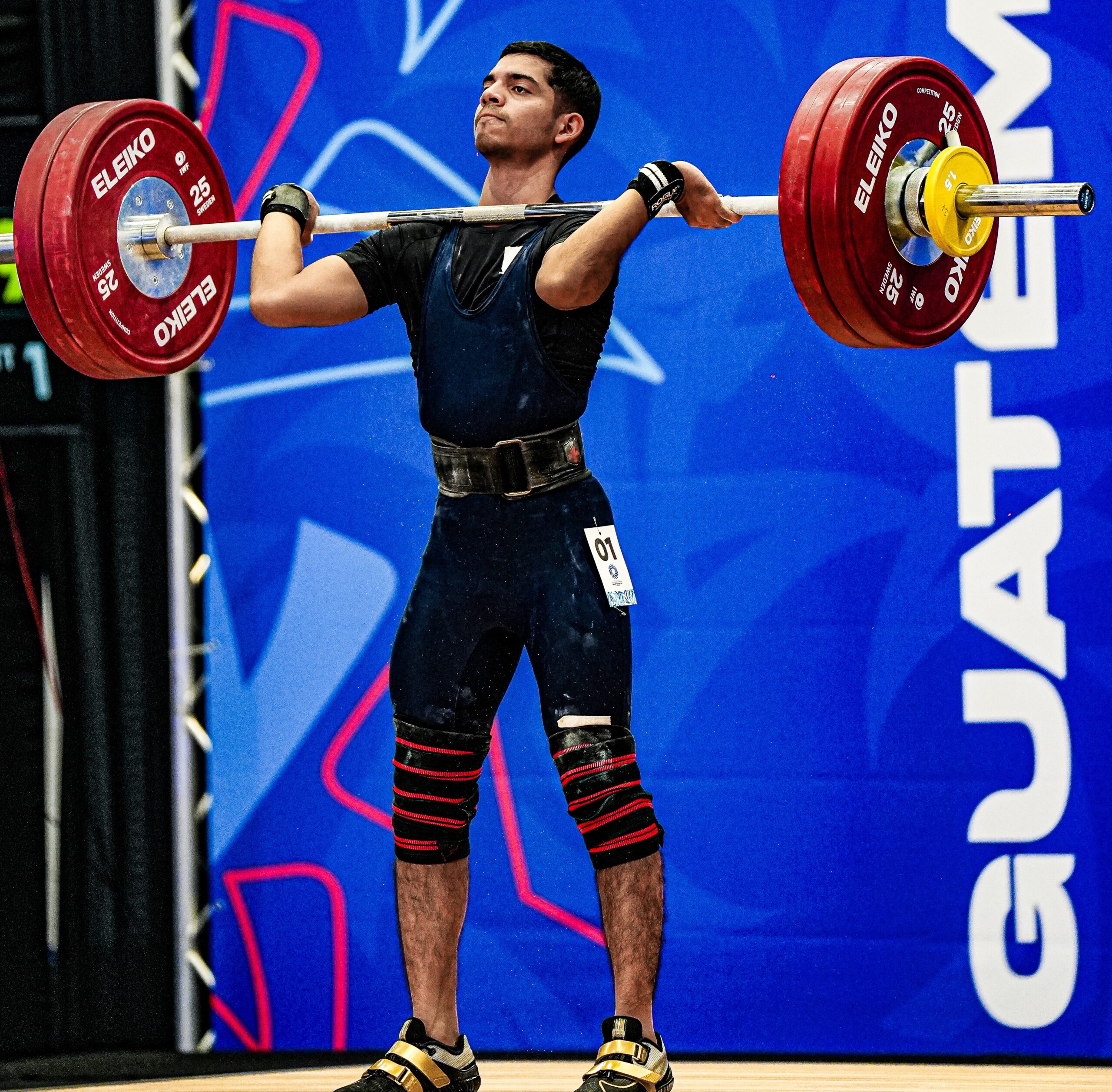 Juan Miguel Martínez levantando la pesas que le dieron medalla de oro para Panamá