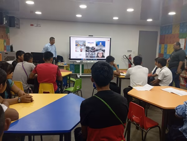 Más de 400 estudiantes de diferentes regiones educativas de Panamá, miembros del Cuerpo de Solidaridad Informática (CSI), participaron —de manera presencial y virtual— en la Jornada de Formación Tecnológica y Liderazgo, organizada por el MEDUCA.