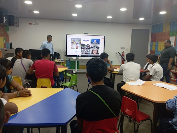 Más de 400 estudiantes de diferentes regiones educativas de Panamá, miembros del Cuerpo de Solidaridad Informática (CSI), participaron —de manera presencial y virtual— en la Jornada de Formación Tecnológica y Liderazgo, organizada por el MEDUCA.