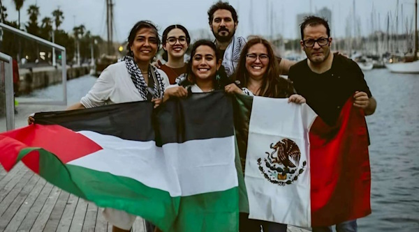 Los seis mexicanos de la Flotilla Global Sumud, detenidos en Israel tras intentar llevar ayuda humanitaria a la Franja de Gaza, llegaron al aeropuerto de Ciudad de México, y fueron recibidos por el canciller Juan Ramón de la Fuente.