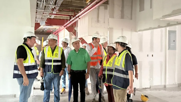 La Universidad de Panamá es visitada por representantes del Ministerio de Economía y Finanzas y del CAF – Banco de Desarrollo de América Latina, para ver adelantos del proyecto de la Facultad de Ciencias Naturales.