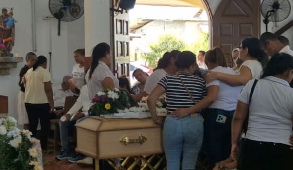 Pocri llora a joven asesinada por su expareja sentimental.