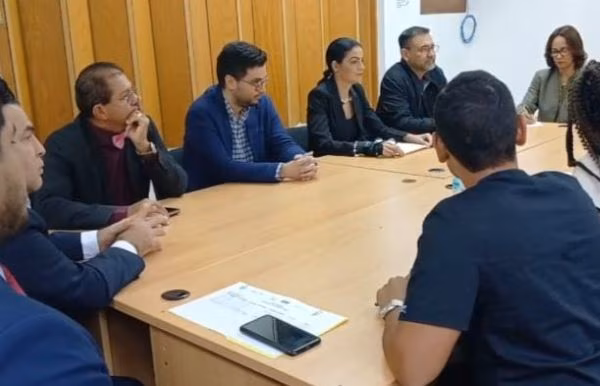 Minsa se reúne con egresados de medicina.