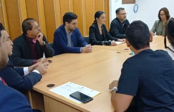 Minsa se reúne con egresados de medicina.