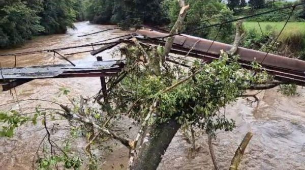 Crecida de ríos afectan puentes en el oriente chiricano.