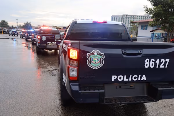 La Policía Nacional de Panamá (PNP), a través de la Dirección Nacional de Transporte y Mantenimiento, entregó 27 nuevos vehículos policiales, para reforzar las labores operativas y de patrullaje en las distintas zonas policiales del país.