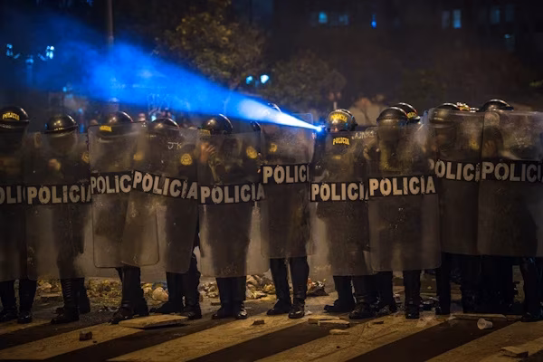 El presidente interino de Perú, José Jerí, decretó un estado de emergencia en la capital Lima y en la vecina provincia portuaria del Callao por un plazo de 30 días, para luchar contra la delincuencia organizada.