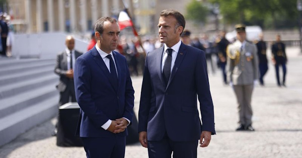 El presidente francés, Emmanuel Macron, ofrece segunda oportunidad al primer ministro en funciones, Sébastien Lecornu, para intentar negociar hasta el próximo miércoles "una plataforma de acción" que dé estabilidad al país.