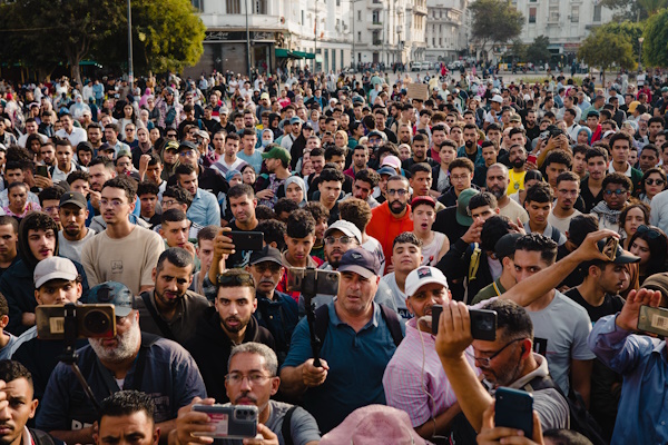 Medio centenar de personas vuelven a la salir a las calles en Rabat en la décima jornada de movilizaciones juveniles en Marruecos, que transcurrieron en calma y tranquilidad.
