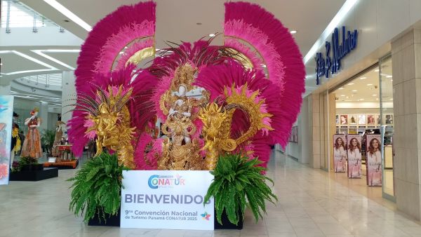En Albrook Mall inició la Convención Nacional de Turismo.