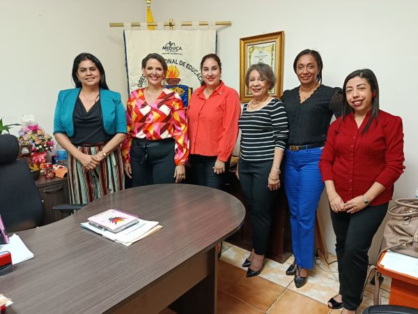 Se reúnen para crear un Consultorio Psicológico.