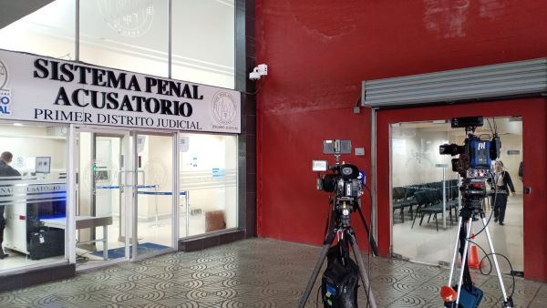 Reprograman audiencia por auxilios económicos.