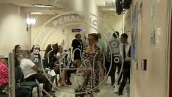 Momentos de la audiencia por los auxilios económicos.