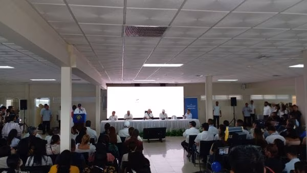 Entregan orden de proceder para rehabilitación de calles en Aguadulce.