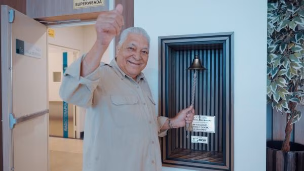 Edmundo Grajales tocó la campana de la vida tras vencer al cáncer.