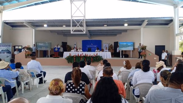 Estudiante de escuela El Barreto tenía 10 años sin dar clases en el plantel.