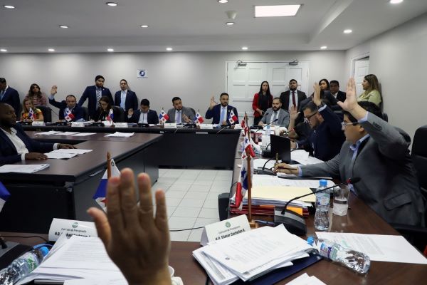 Momento en que aprueban en primer debate el presupuesto general del estado 2025.