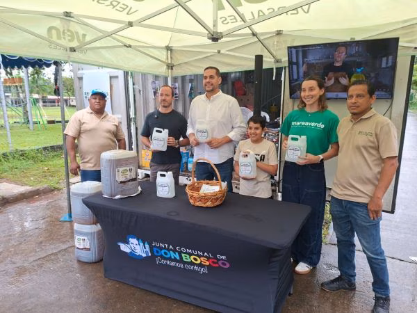 Recolecta de aceite usados en galones.