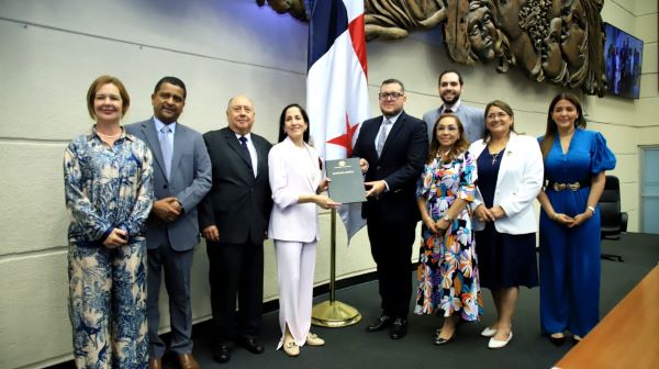 Aprueban ley que crea el patronato del centro de arte y cultura.