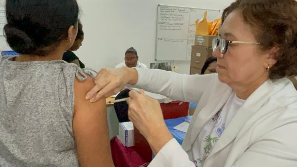 Vacunación es importante para combatir la influenza.