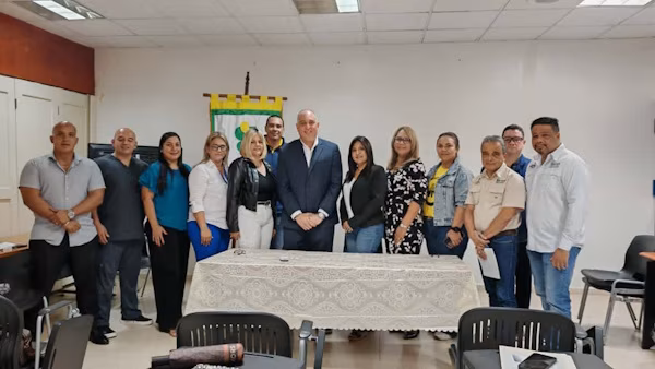 El programa SEIS está establecido en distintas instalaciones del MINSA, para ofrecer a la población, beneficios como: un expediente clínico electrónico único a nivel nacional, la integración de los subsistemas de información del MINSA y otros.