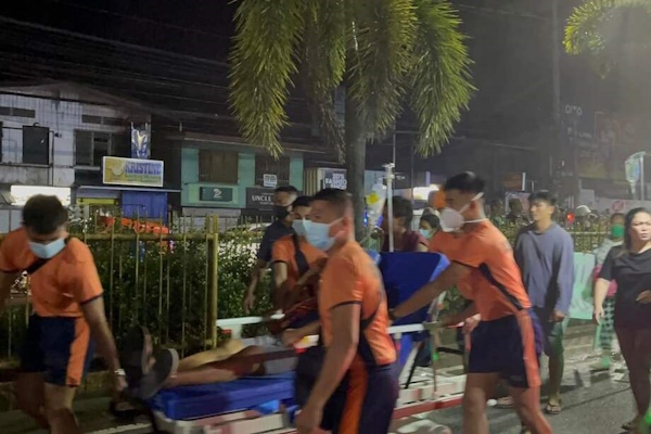 Una réplica de magnitud 6,7 sacudió la isla filipina meridional de Mindanao, activando la alerta de tsunami, luego de un primer terremoto de magnitud 7,4, que dejó fallecidos.