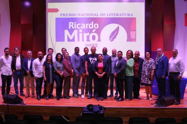 La Semana Literaria Ricardo Miró 2025 inició con el anuncio de los ganadores del principal galardón literario de Panamá. En su edición número 83, el Premio Nacional de Literatura Ricardo Miró reconoció obras en cinco géneros: poesía, cuento, novela, ensayo y teatro, reafirmando su papel en la promoción de la creación literaria panameña.