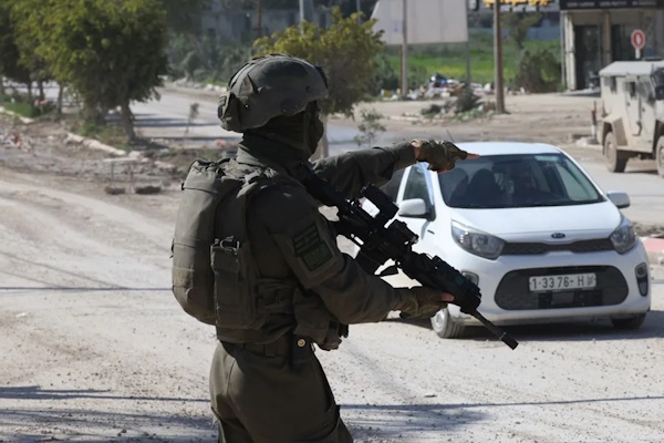 El Ejército de Israel señalizará la “línea amarilla” en Gaza, el lugar al que sus soldados se replegaron por las estipulaciones del alto el fuego en la Franja, tras una semana en la que las tropas han abatido a numerosos gazatíes supuestamente por cruzarla.