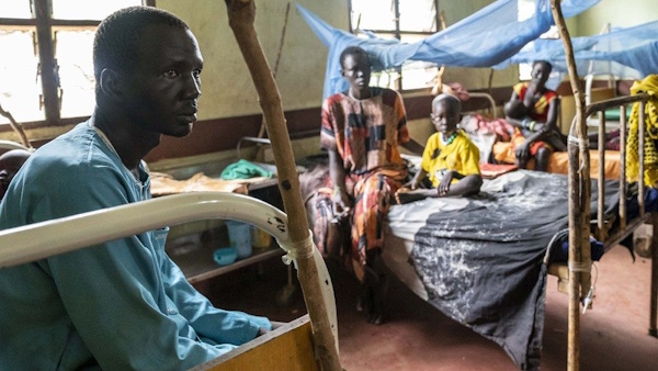 La OMS advirtió que Sudán, se enfrenta a la mayor crisis humanitaria del mundo, con millones de personas necesitadas de asistencia y millones que requieren atención médica en medio de una guerra civil que ha "devastado" el sistema sanitario.