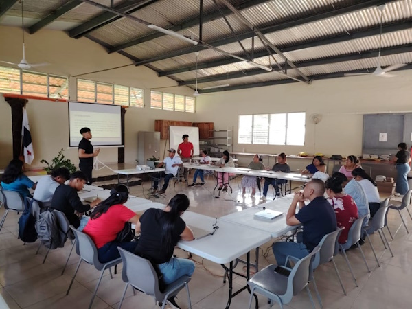 Estudiantes de la UTP, Coclé, realizan curso comunitario de informática titulado “Computación para todos”, en colaboración con la Fundación Academia Fórum, ubicada en Caimito, distrito de Penonomé.