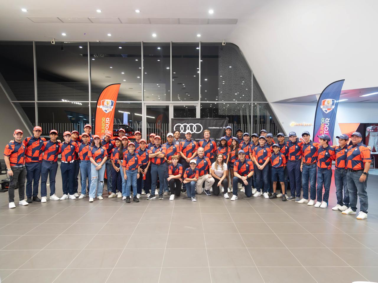 delegación de golfistas que estaran participando en el Oceans cup de Panamá.