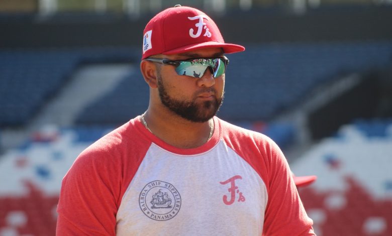 foto de José Mayorga como el nuevo Manager de Panamá para la Copa América de Béisbol.
