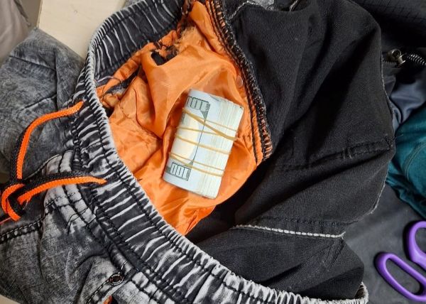 Aduanas retuvo B/.10,100 a un pasajero procedente de La Habana tras detectar que no había declarado el dinero en su formulario de ingreso. El caso fue remitido al Ministerio Público.