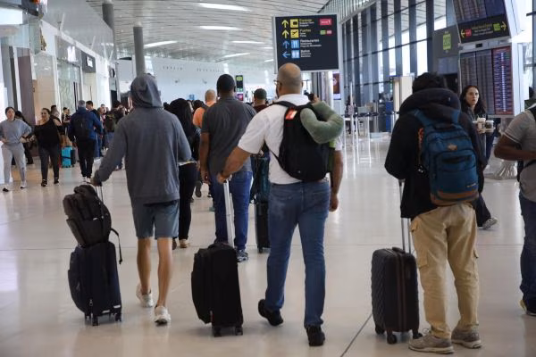 El Aeropuerto Internacional de Tocumen, principal puerta de entrada a Latinoamérica cerró octubre como uno de los meses más activos del año, impulsado por un crecimiento de 12% en operaciones aéreas y un alto flujo de pasajeros en tránsito, lo que refuerza su posición como principal centro de conexiones de la región.