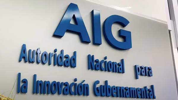 El Consejo de Gabinete aprobó tres resoluciones que permiten a la Autoridad Nacional para la Innovación Gubernamental contratar servicios de telecomunicaciones para todas las entidades del Estado a través de la Red Nacional Multiservicios durante el periodo 2026-2030. Las resoluciones incluyen la contratación de servicios de centro de datos, internet y enlaces de comunicaciones, integrando transporte de datos, acceso a internet y plataformas de seguridad.