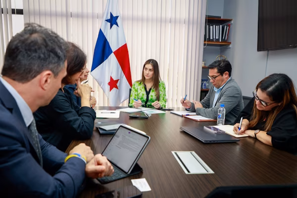 Autoridades del MICI y Banco Mundial sostienen reunión para tratar aspectos claves del crecimiento económico de Panamá.